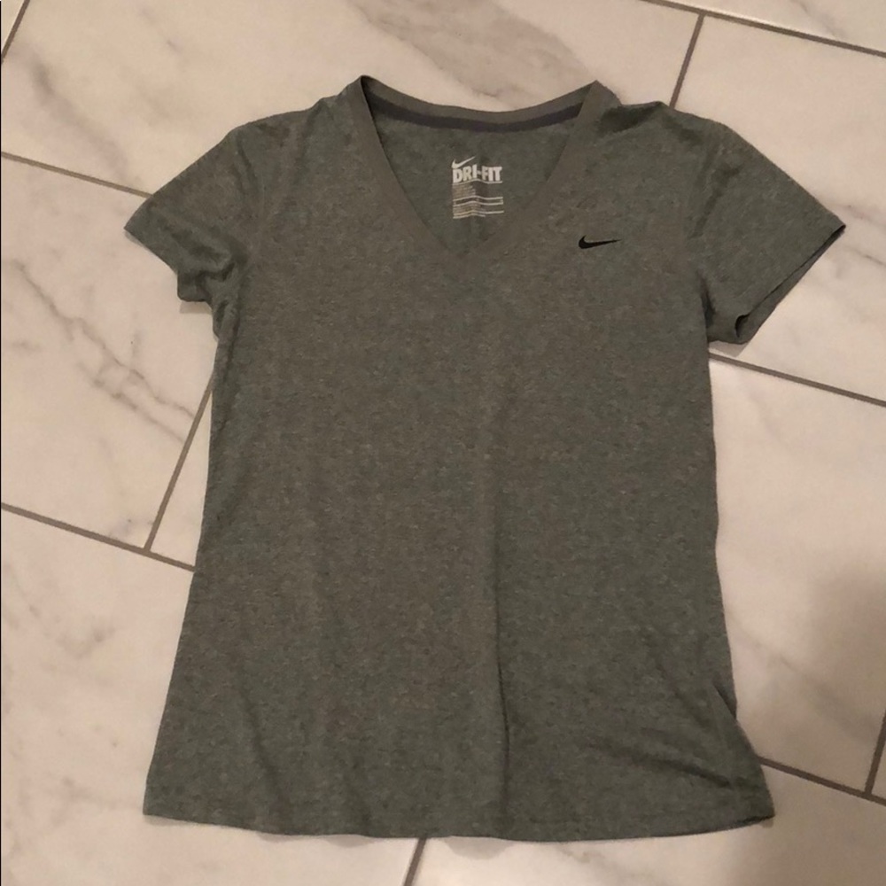 Gray Nike dryfit women’s workout shirt